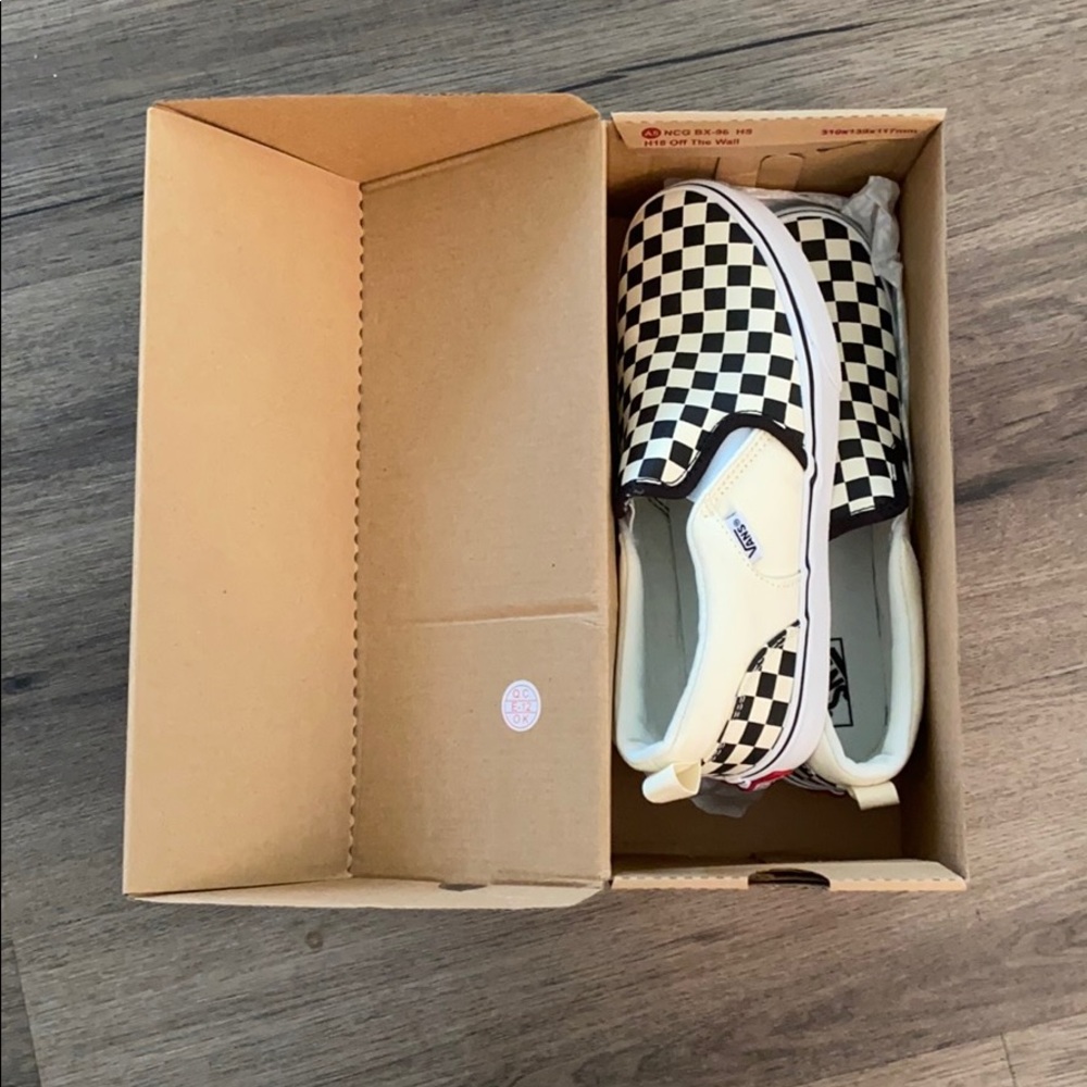 NWT Black checkered vans!